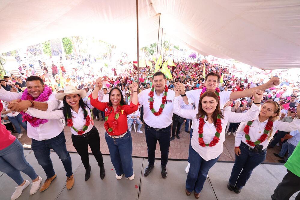 Alejandro Armenta visitó el municipio de Tetela de Ocampo | Foto: Especial