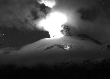Volcán Popocatépetl registra dos explosiones durante la madrugada
