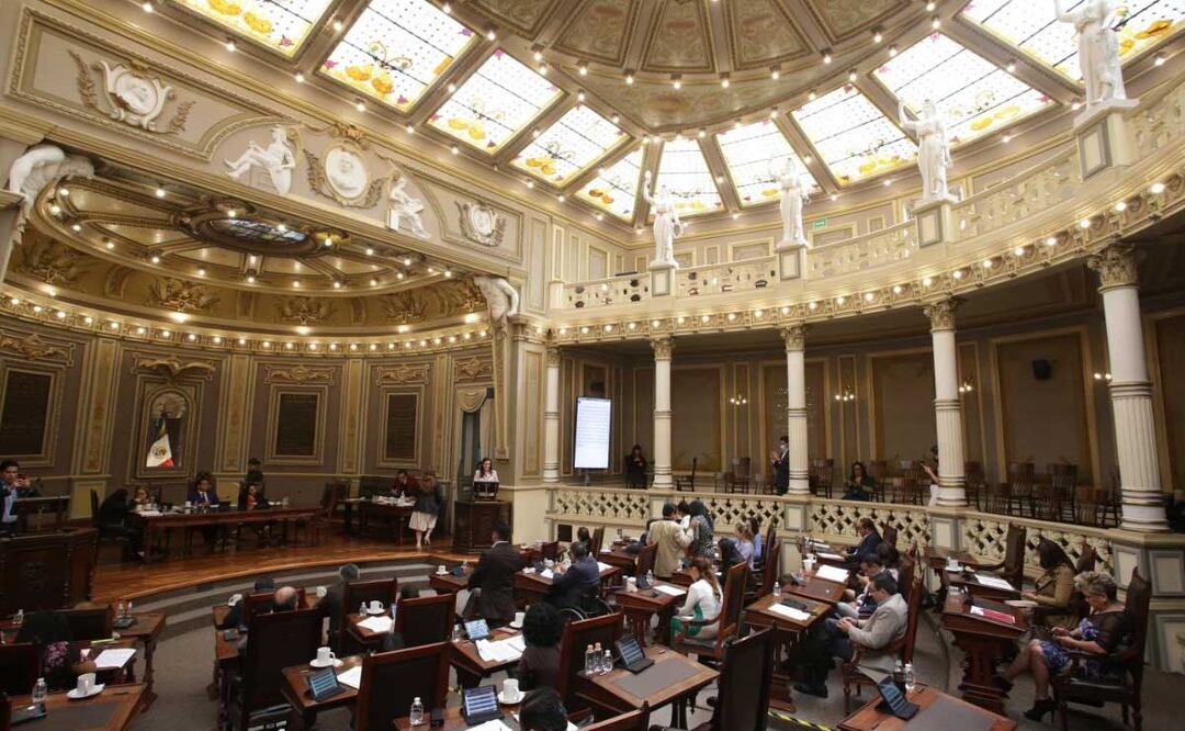 En Puebla, como en los demás estados del país, los diputados aprueban cada año el monto de sus propios aguinaldos | Foto: Agencia Es Imagen para El Universal Puebla