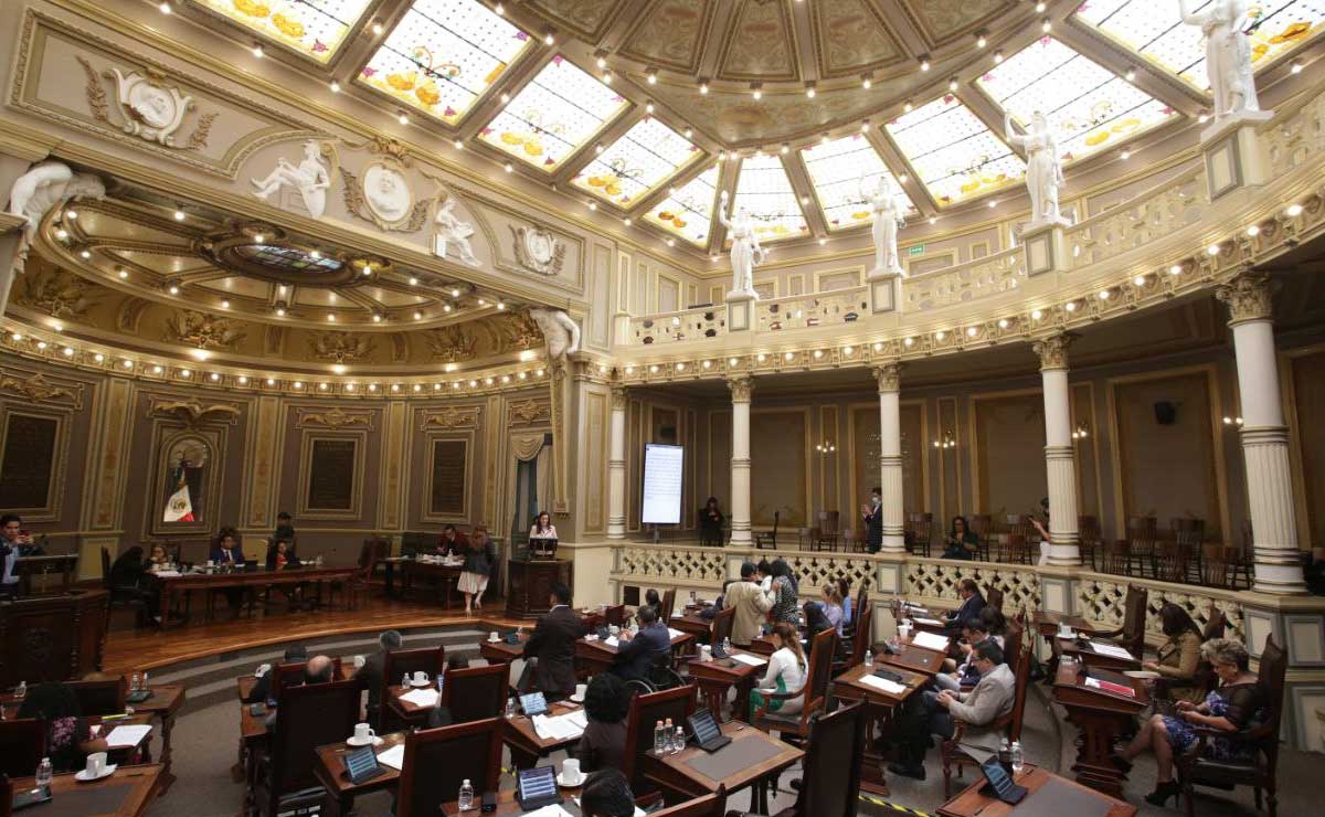 En Puebla, como en los demás estados del país, los diputados aprueban cada año el monto de sus propios aguinaldos | Foto: Agencia Es Imagen para El Universal Puebla
