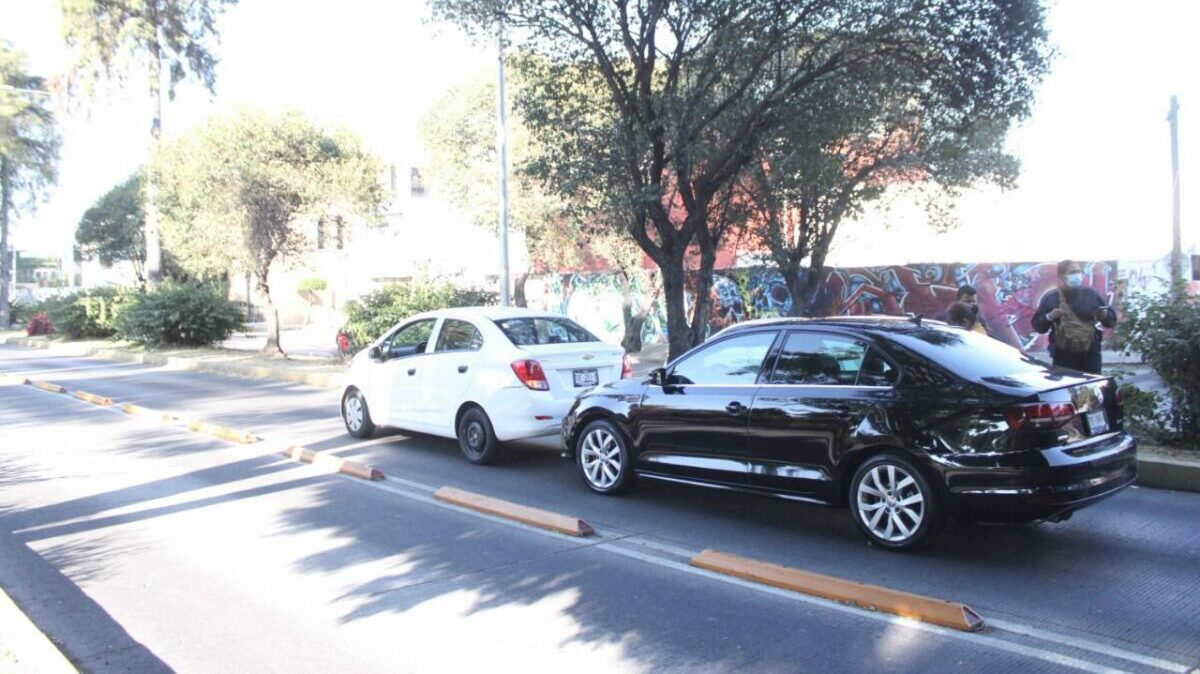 El conductor, al percatarse de la maniobra, logró evitar el impacto, lo que permitió capturar las imágenes y evidenciar el intento de fraude. La grabación se convirtió en una prueba clave para las autoridades, quienes lograron identificar a los presuntos delincuentes involucrados en el intento de fraude.

Foto: Producción El Universal Puebla
