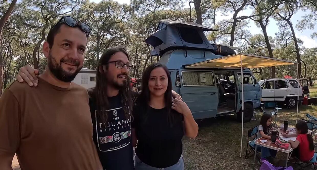 Viajeros recorren México a bordo de sus camionetas | Foto: Captura de video