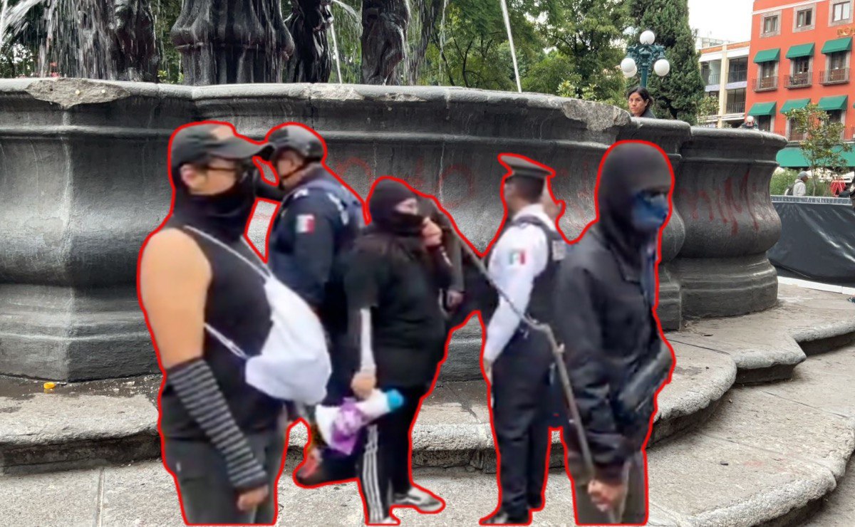 Detienen a 4 mujeres por provocar daños a la fuente de San Miguel en el Zócalo de Puebla