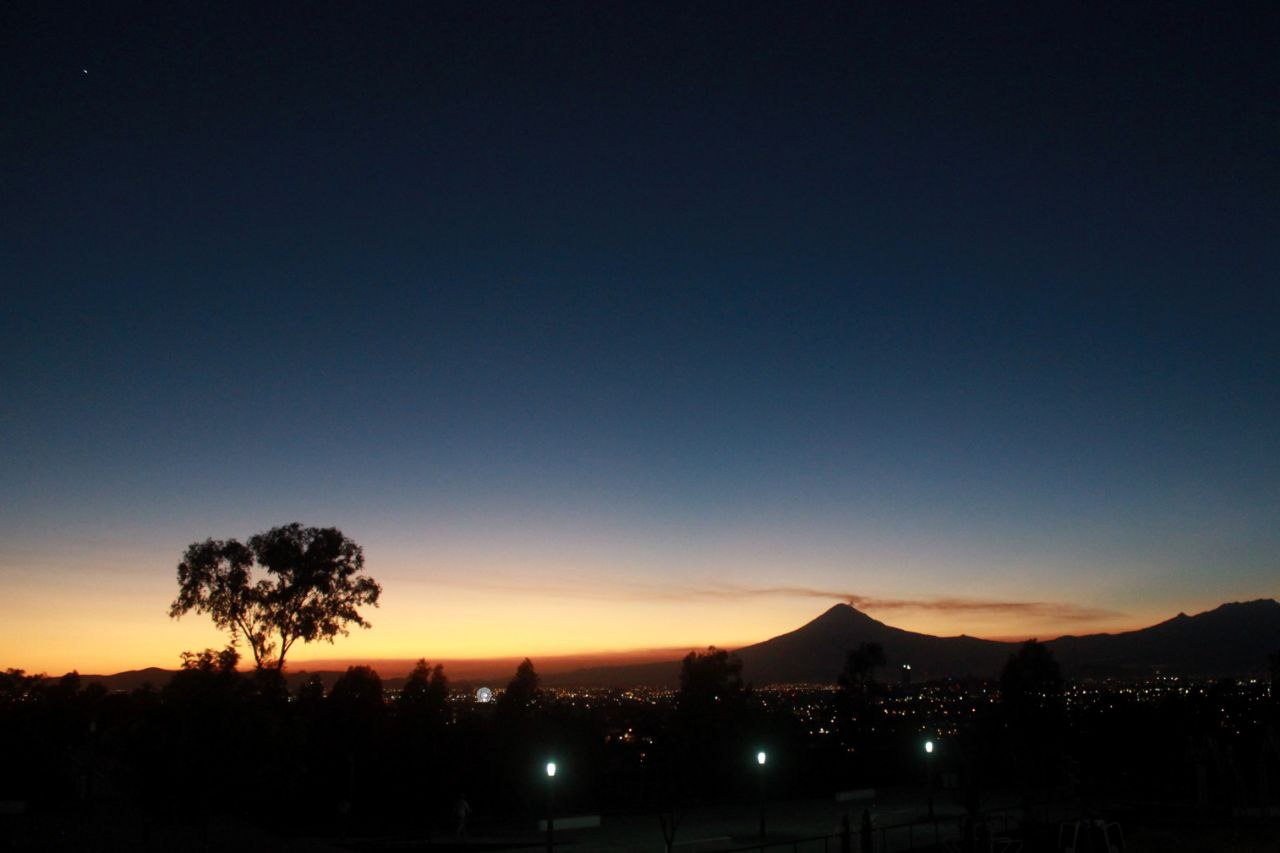 Cuenta la leyenda que el volcán Popocatépetl y el Iztaccíhuatl son pareja | EsImagen