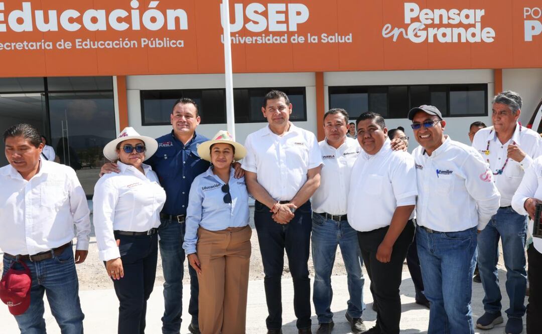 Armenta recorre el nuevo campus de la Universidad de la Salud en Tepexi | Foto: Gobierno de Puebla.