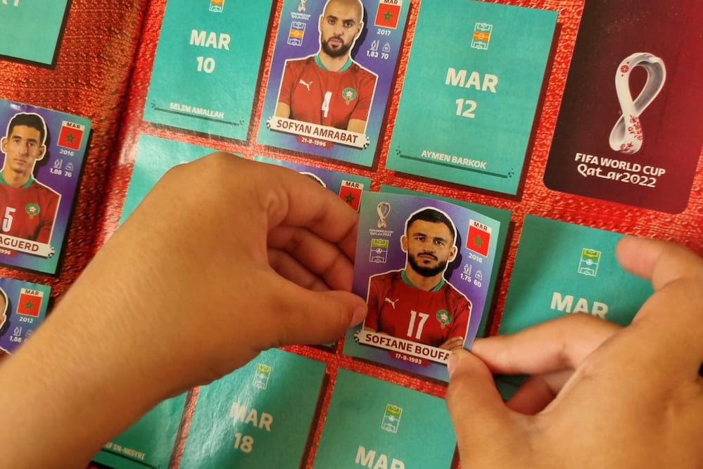 Coleccionistas recomiendan intercambiar estampas repetidas para reducir el costo del álbum Panini | Foto: EsImagen