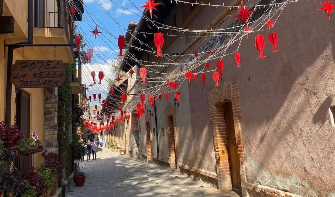 La villa de estilo toscano transforma sus calles en la temporada navideña. Foto: EL UNIVERSAL PUEBLA