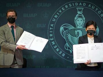 Lilia Cedillo suscribe convenio de Medicina con la Universidad de Texas