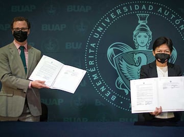 Lilia Cedillo suscribe convenio de Medicina con la Universidad de Texas