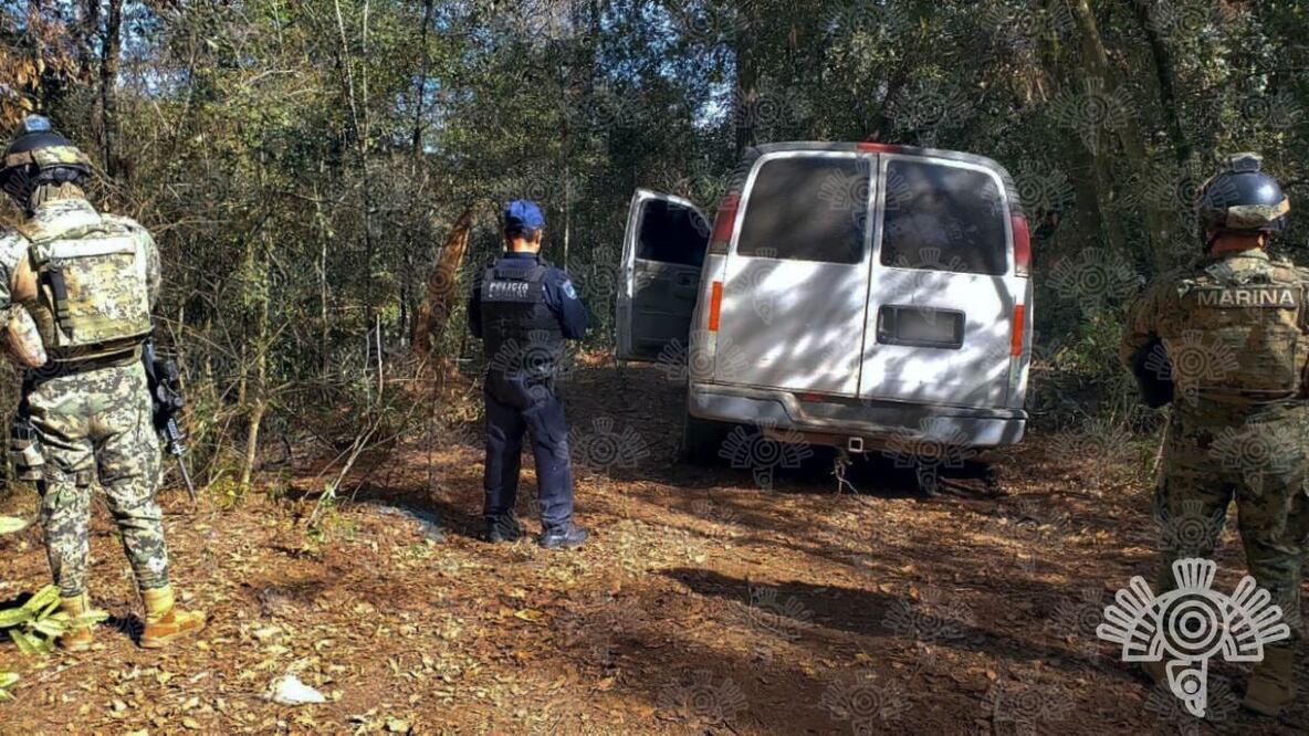 En Huauchinango se aseguraron tres camionetas usadas para transportar combustible presuntamente robado | Foto: Secretaría de Seguridad Pública