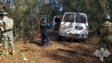 Militares y policías aseguran 3 vehículos con huachicol en Huauchinango