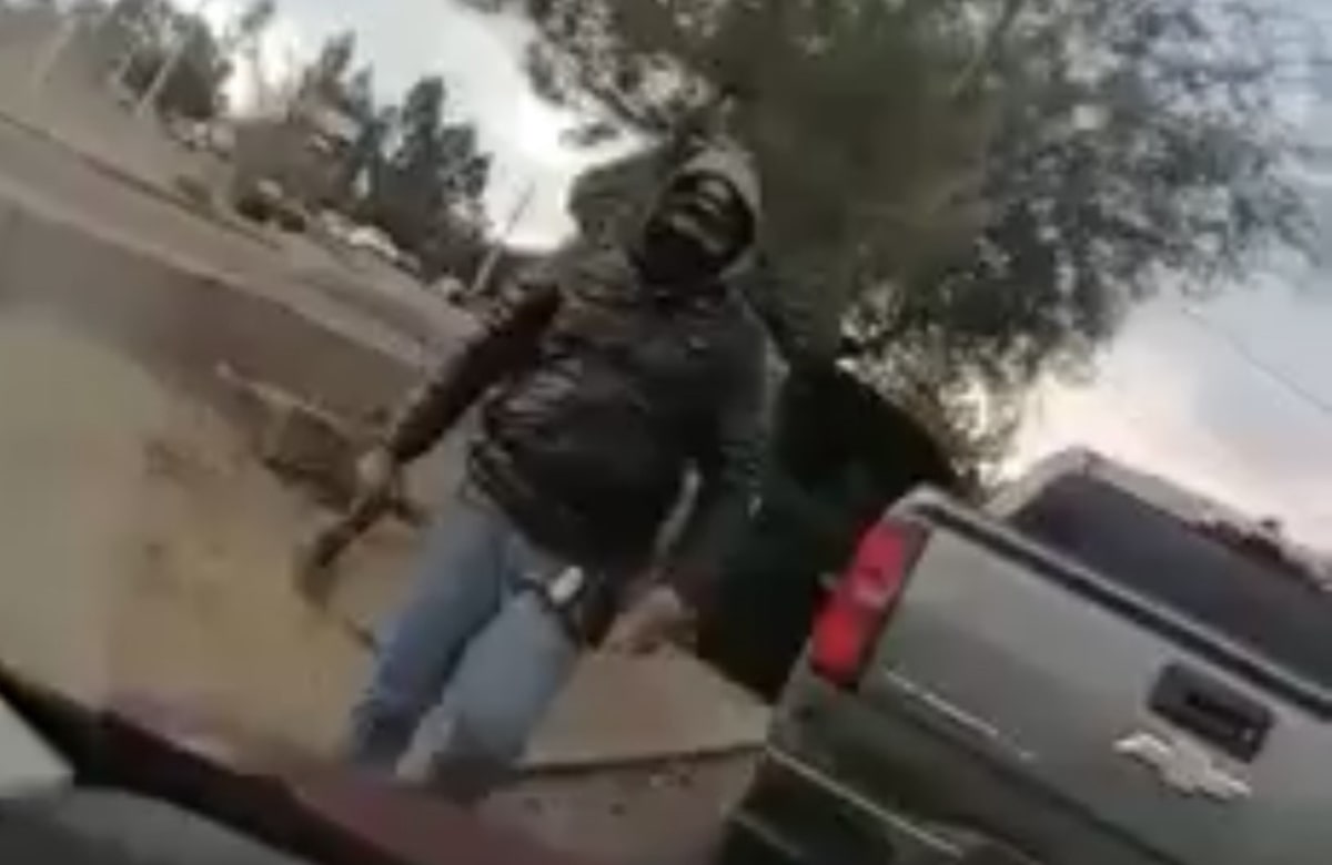 “Me está apuntando con un arma”: mujer es perseguida en calles de Nogales, Sonora