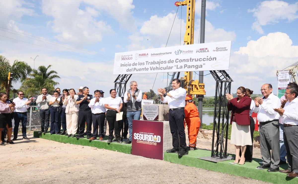 Esta obra tendrá una inversión superior a los 292.6 millones, mejorará la conexión entre municipios de Huehuetlán El Grande, Puebla, Tzicatlacoyan, San Juan Atzompa, Xochiltepec, Teopantlán y San Martín Totoltepec | Foto: Gobierno del Estado