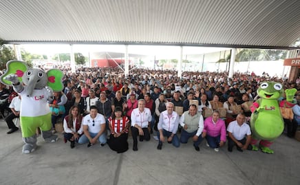 Entrega Pepe Chedraui apoyos del programa Alimentación Imparable en Xonacatepec