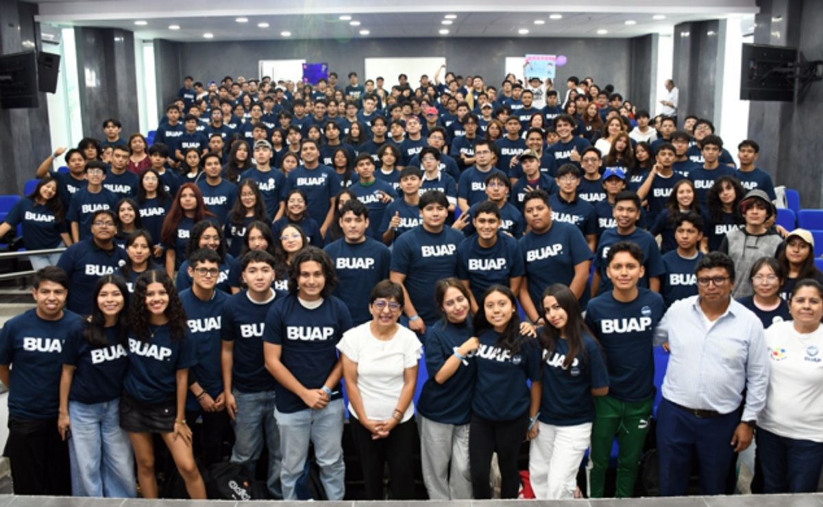 Rectora de la BUAP da la bienvenida a estudiantes de Derecho y Economía