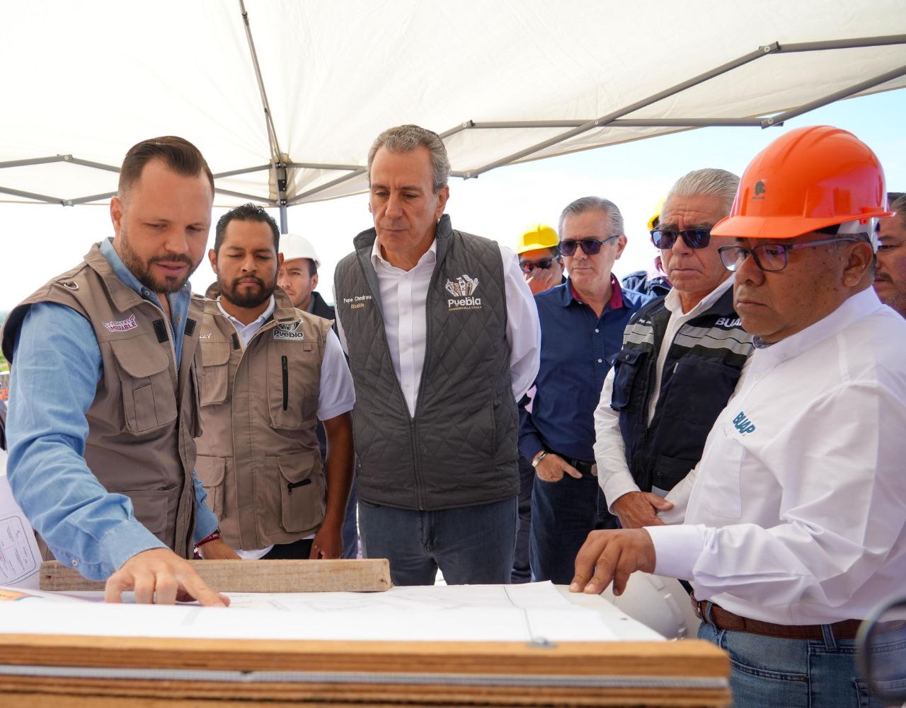 Supervisa Pepe Chedraui construcción del Bachillerato Tecnológico BUAP | Foto: Ayuntamiento de Puebla
