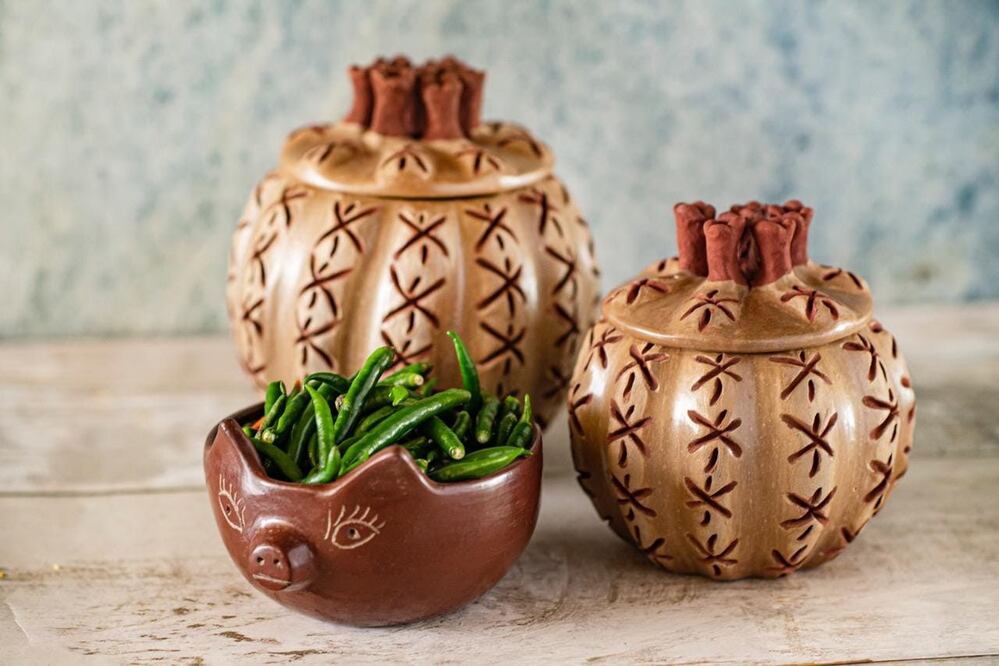 En la comunidad de Los Reyes Metzontla se ha mantenido viva la tradición alfarera desde hace más de 3000 años | Foto: Facebook Artesanías Metzontla