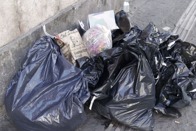 El alcalde de Puebla, Adán Domínguez, fue claro al expresar que debido a la necesidad de preservar la vida útil del relleno sanitario, no puede establecer cuándo se podrá reanudar la recolección de residuos en Cholula.

Foto: Producción El Universal Puebla