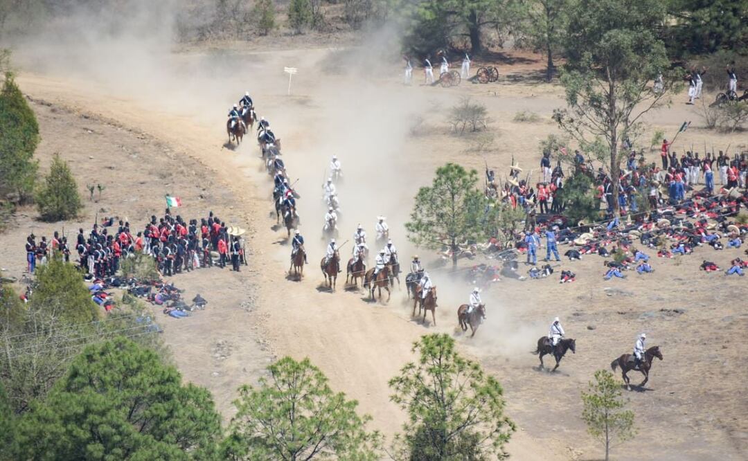 En el marco de la conmemoración de la Batalla del 5 de Mayo poblanos disfrutaron la representación de los sucesos históricos. | Foto: Agencia Es Imagen para El Universal Puebla