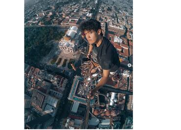 ¡Selfie de altura! Joven sube hasta antena de la Torre Latino y lo presume en redes