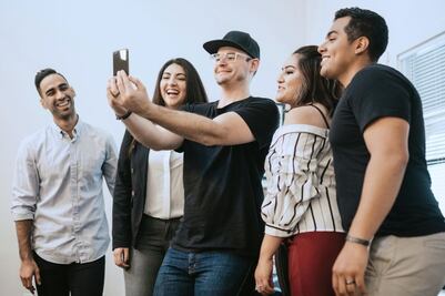 Millennials vs Centennials ¿Quiénes gastan más?