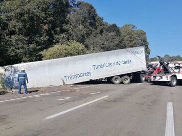Dos muertos por choque de tres vehículos en la autopista México-Puebla