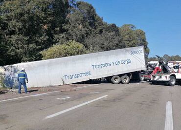 Dos muertos por choque de tres vehículos en la autopista México-Puebla