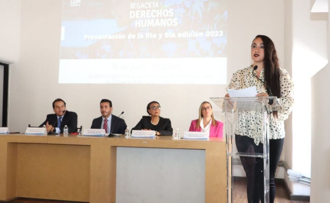 La diputada Aurora Sierra presentó la Gaceta de Derechos Humanos | Foto: Congreso de Puebla