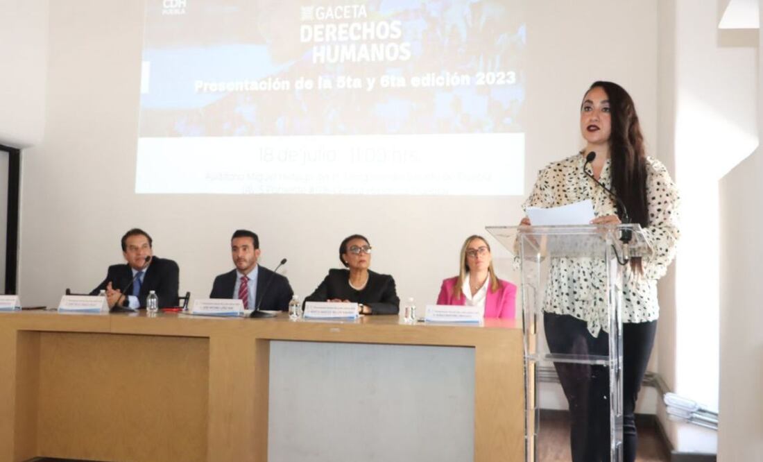 La diputada Aurora Sierra presentó la Gaceta de Derechos Humanos | Foto: Congreso de Puebla