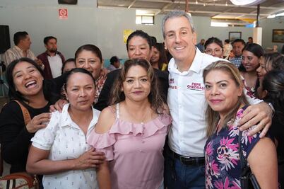 Pepe Chedraui se compromete a mejorar las condiciones de vida de docentes y enfermeros