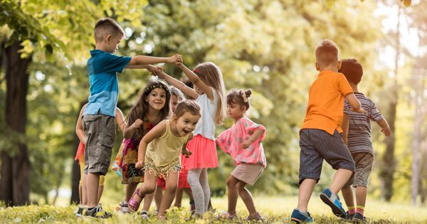 ¿Cuál es la golosina o postre favorito de los niños y niñas de tu familia? Tómate un tiempo para regalarlo, comprar una bolsa de dulces o sugerir cocinar juntos.
Foto: Producción El Universal