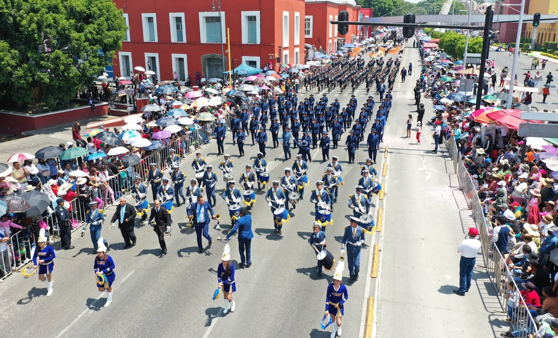 La rivalidad entre Centros Escolares crece en los desfiles del 5 de Mayo | Foto: Agencia Es Imagen para El Universal Puebla