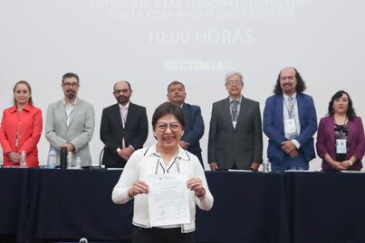 Lilia Cedillo recibe constancia de idoneidad para buscar la reelección como rectora de la BUAP