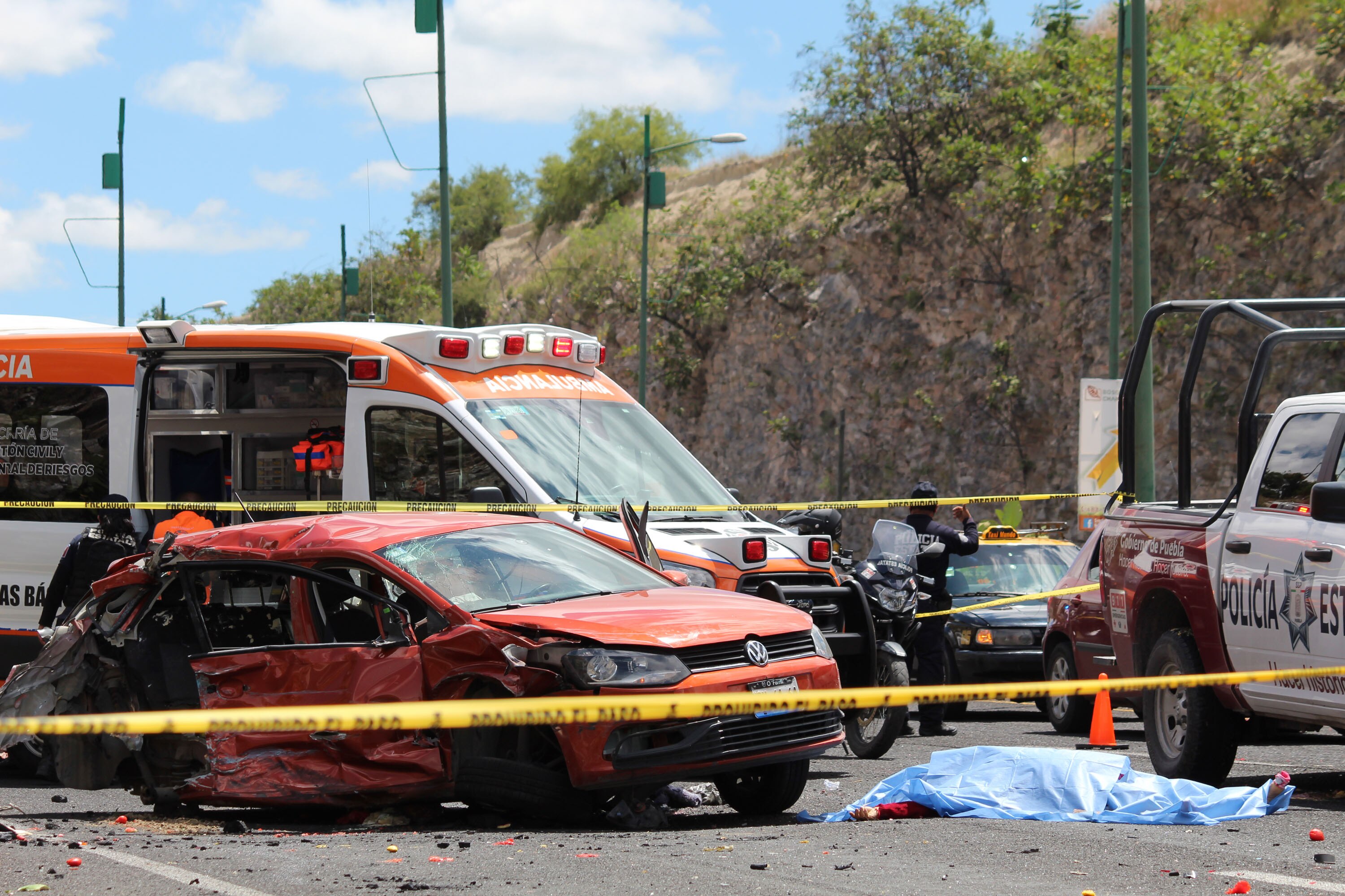 Muere mujer en aparatoso accidente en el Periférico