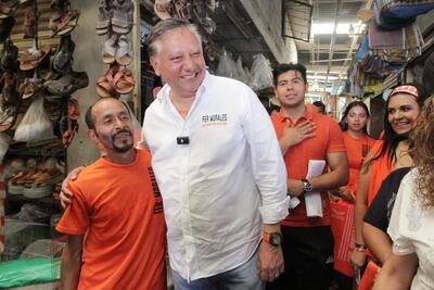 Comerciantes de Amozoc señalan necesidades a Fernando Morales   