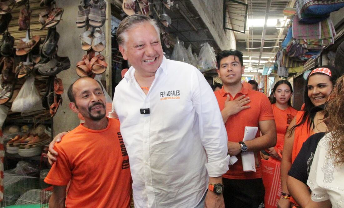 Fernando Morales estuvo con comerciantes en Amozoc | Foto X Fernando Morales