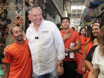 Comerciantes de Amozoc señalan necesidades a Fernando Morales