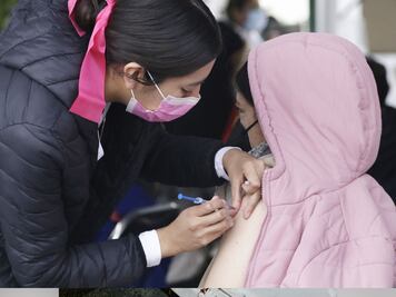 “Estamos mejor protegidos”, consideran poblanos al aplicarse la segunda dosis