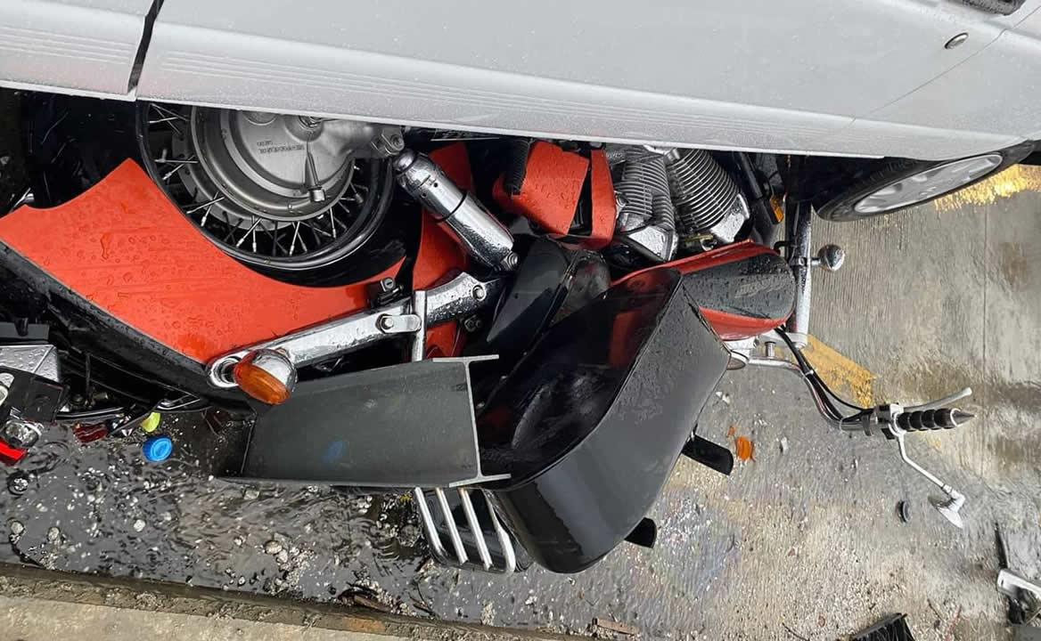 Motociclista proyectado por carambola desde 15 metros de altura está en coma inducido