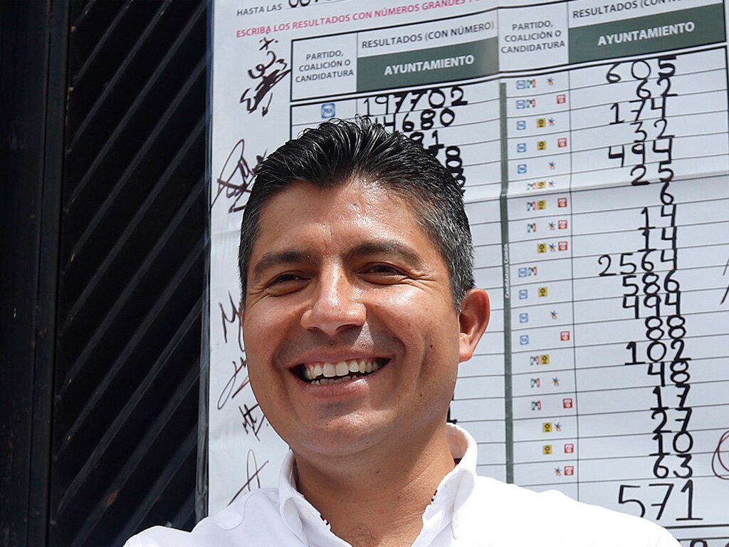 Lalo Rivera tiene Covid-19