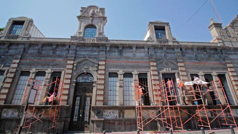 REHABILITAN EDIFICIO CAROLINO