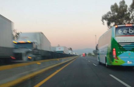 Protestan transportistas contra Guardia Nacional por quitarles mercancía en la México-Puebla