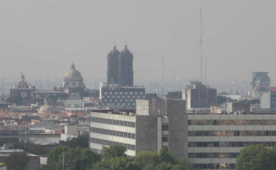 Se recomienda evitar exponerse al ambiente externo debido a la mala calidad del aire en Puebla | Foto: agencia Es Imagen para El Universal Puebla