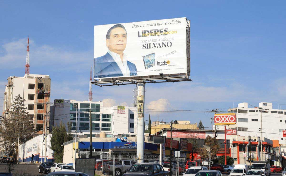 Promocionan a Silvano Aureoles en espectaculares de Puebla