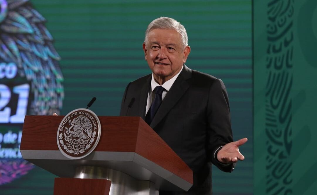 AMLO defiende su encuesta en la que sacó 6.7: No es patito ni está cuchareada