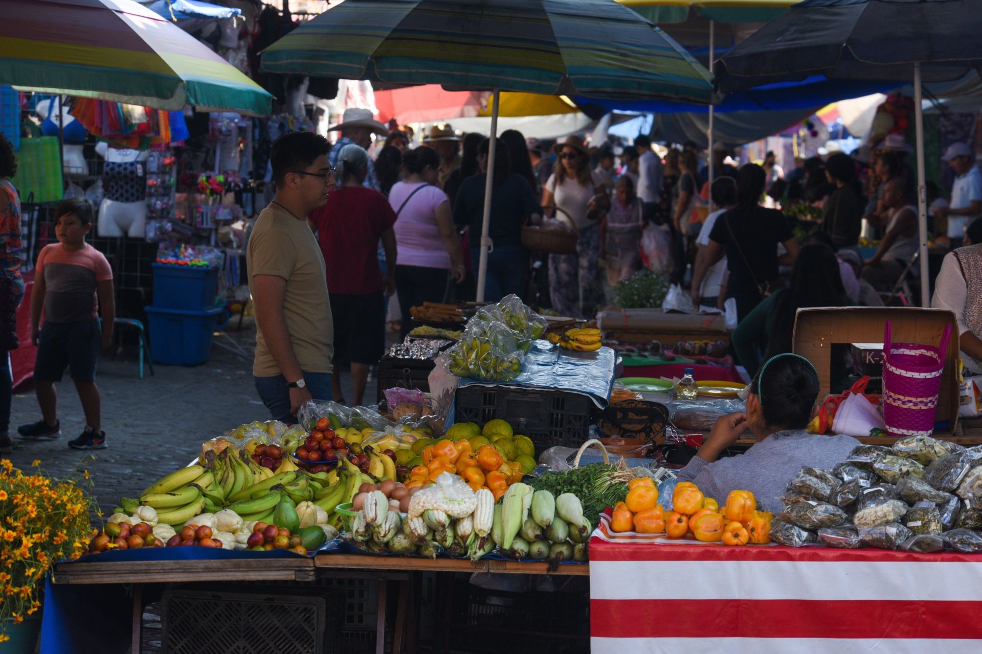 Aumento en los precios de alimentos sigue impulsando a la inflación