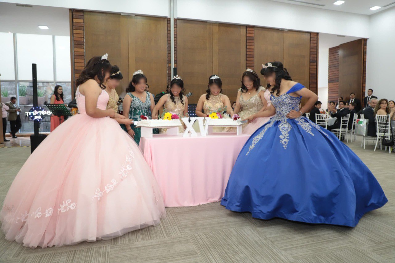 Gaby Bonilla y Sergio Salomón celebraron a las quinceañeras de Casa del Adolescente | Foto SEDIF