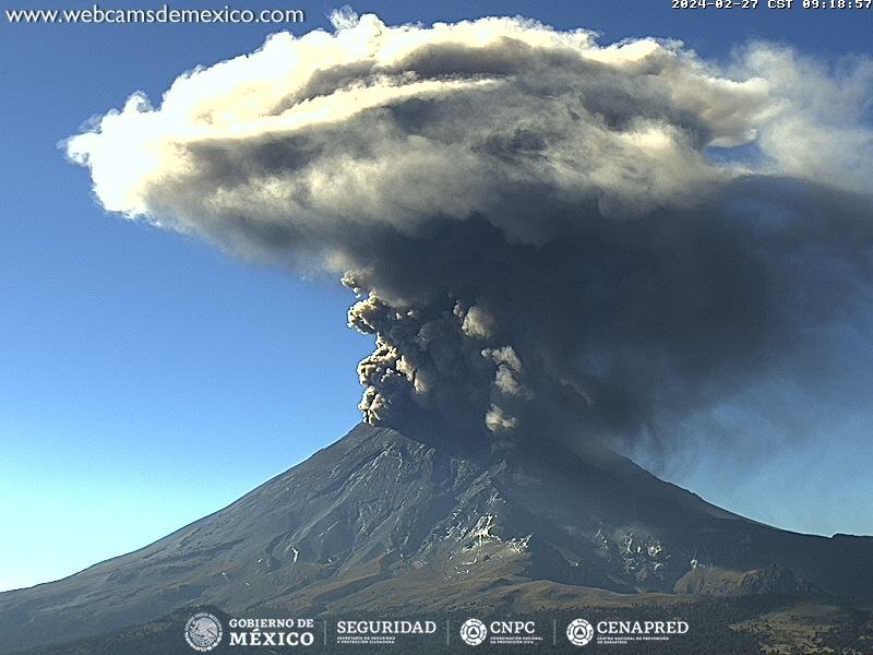 Volcán Popocatépetl sorprende con fumarola de hasta 12 kilómetros de extensión