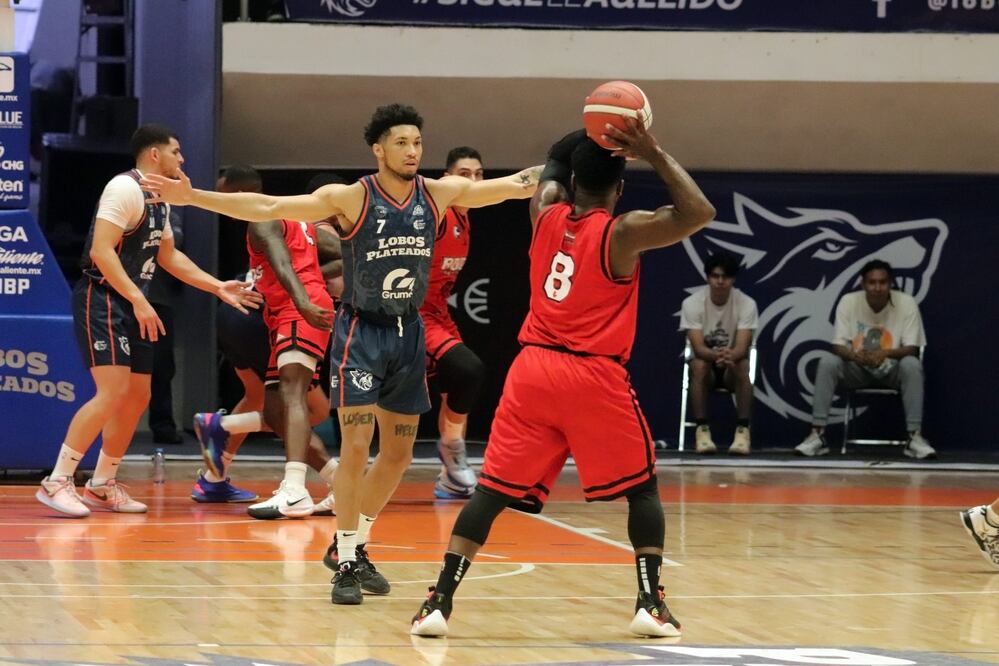 La defensa de Fresnillo representa un desafío formidable, ya que son el único equipo que no ha permitido más de 300 puntos en sus partidos iniciales.

Foto: Producción El Universal Puebla