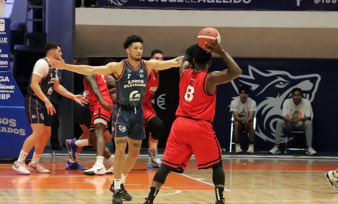 La defensa de Fresnillo representa un desafío formidable, ya que son el único equipo que no ha permitido más de 300 puntos en sus partidos iniciales.
Foto: Producción El Universal Puebla